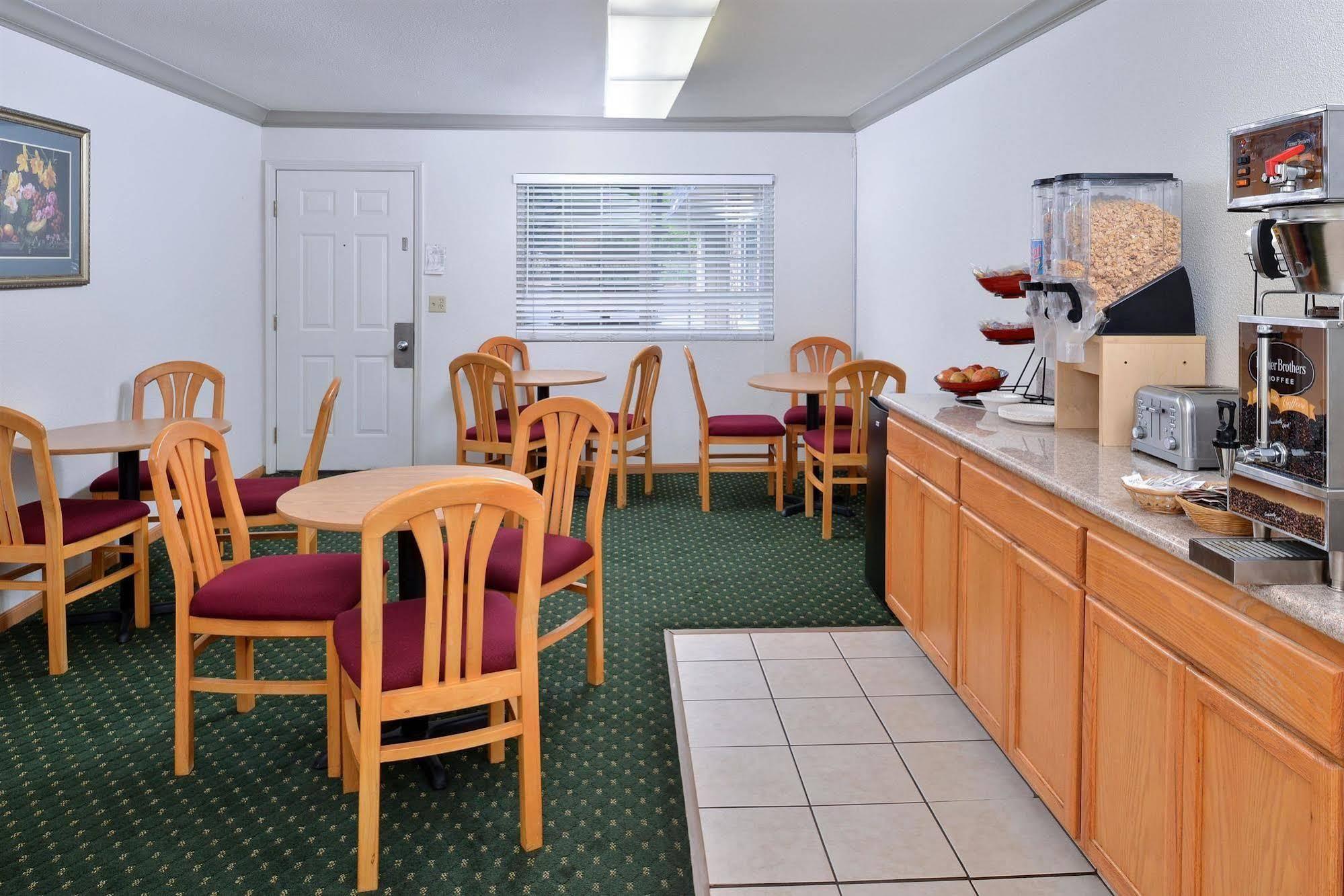 Americas Best Value Inn - Ukiah Buitenkant foto